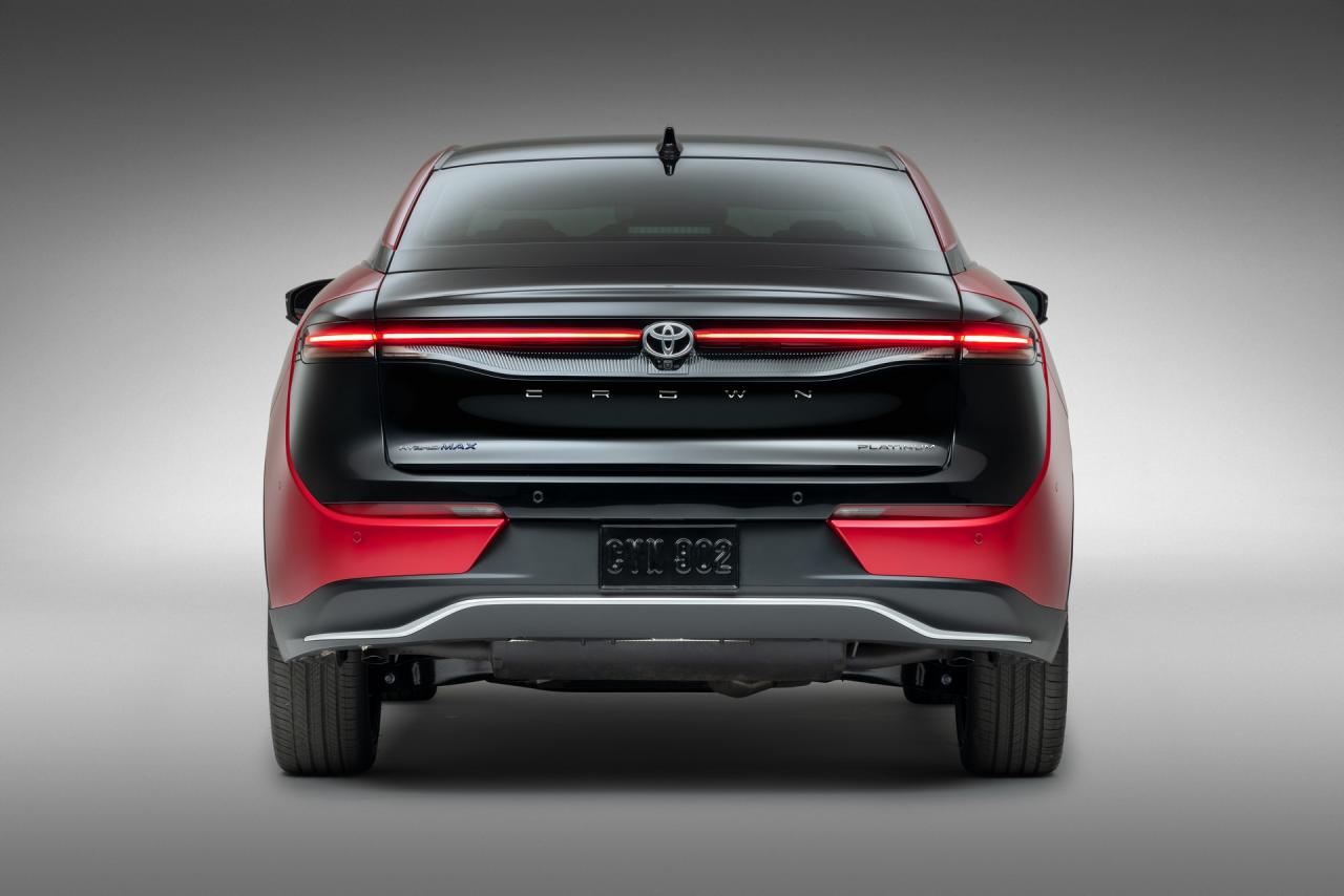 2023-Toyota-Crown-4-1.thumb.jpg.737068ae6693091e219e6f962769cf73.jpg