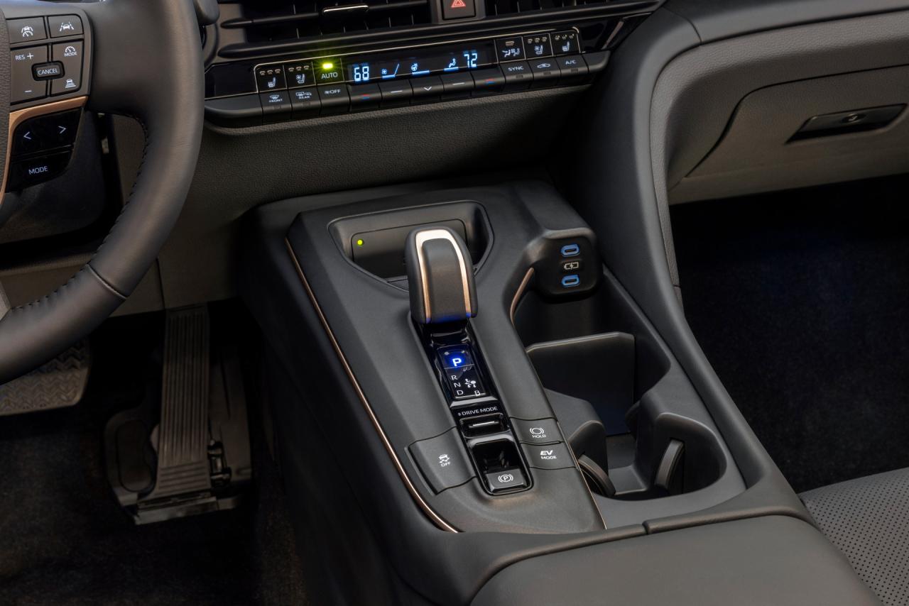2023-Toyota-Crown-7.thumb.jpg.635f223a9a77536329a460498e291552.jpg