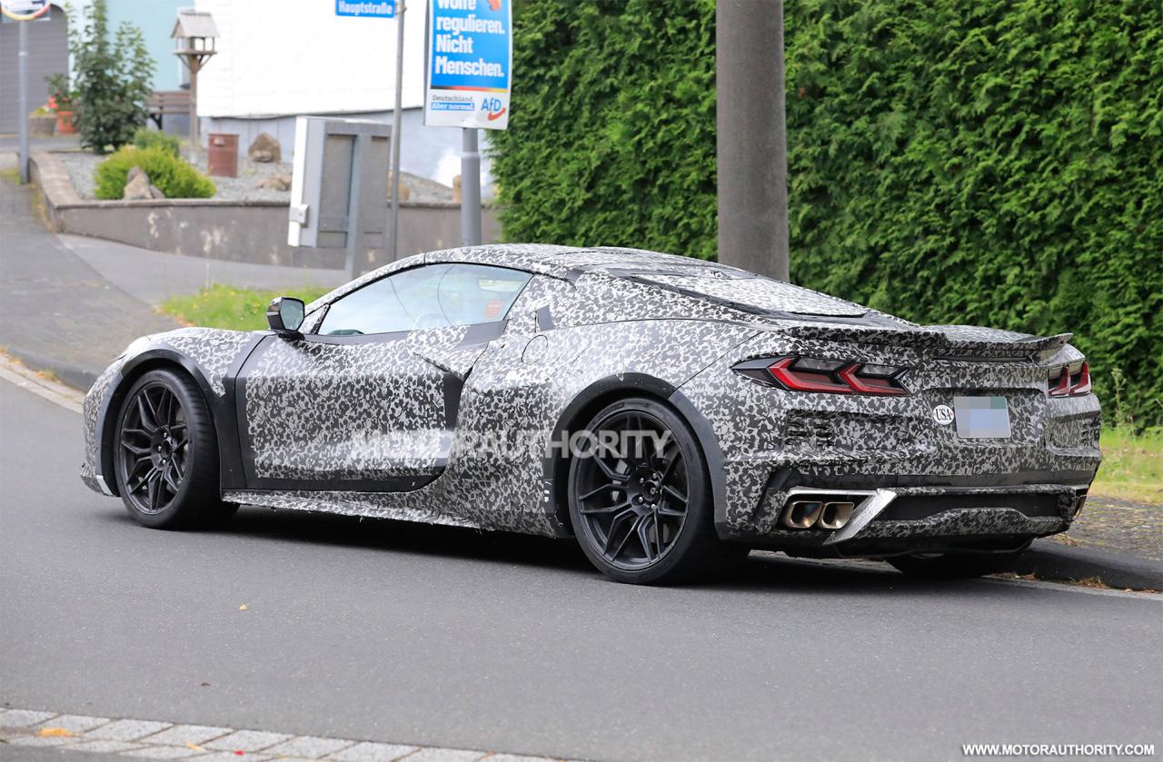 2023-chevrolet-corvette-e-ray-spy-shots--photo-credits-baldauf-sb-medien_100810165_h.jpg