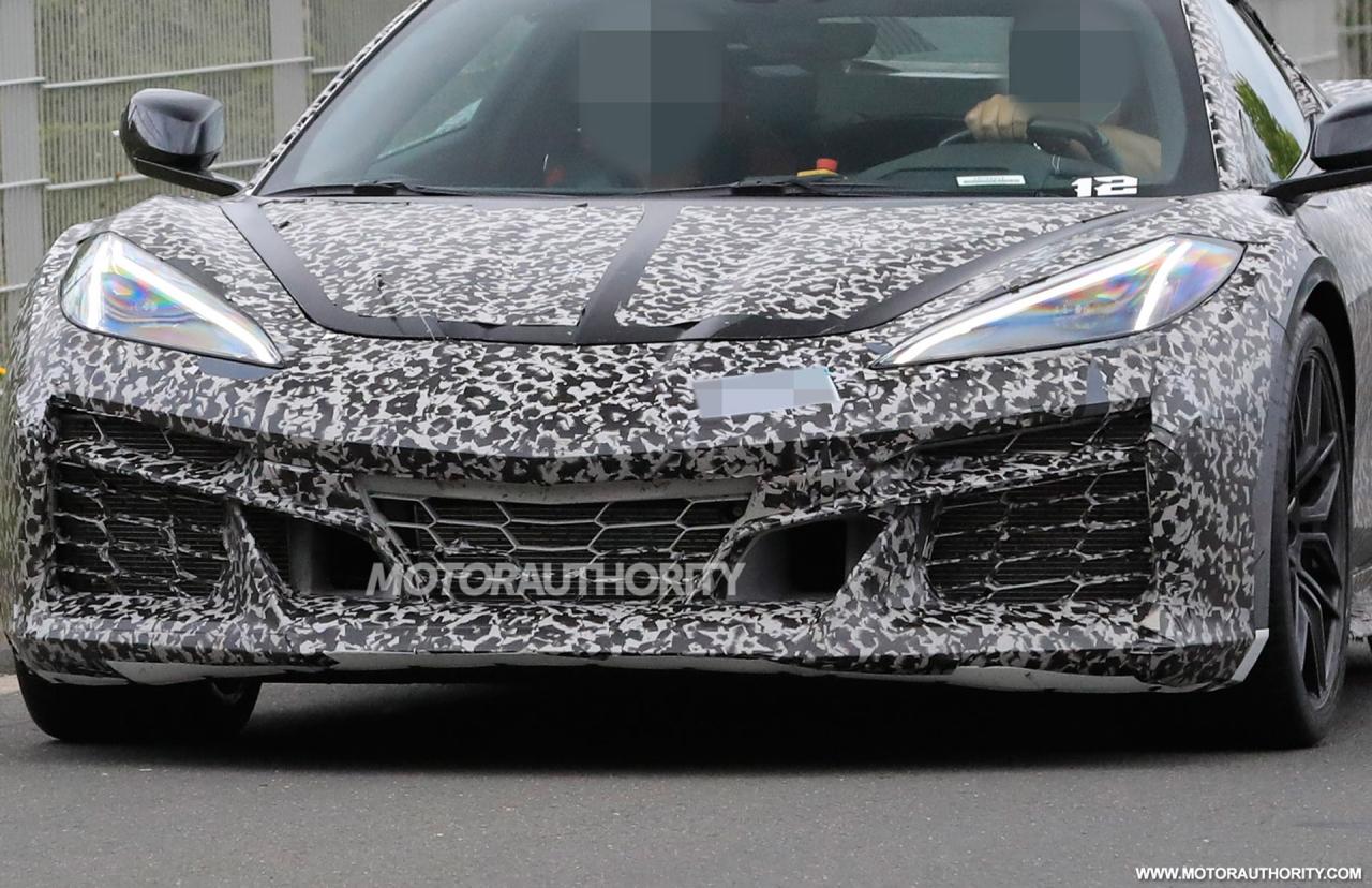 2023-chevrolet-corvette-e-ray-spy-shots--photo-credits-baldauf-sb-medien_100810179_h.jpg