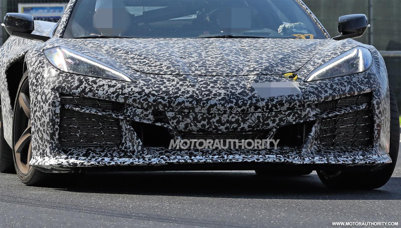 2023-chevrolet-corvette-e-ray-spy-shots--photo-credits-baldauf-sb-medien_100848440_h.jpg
