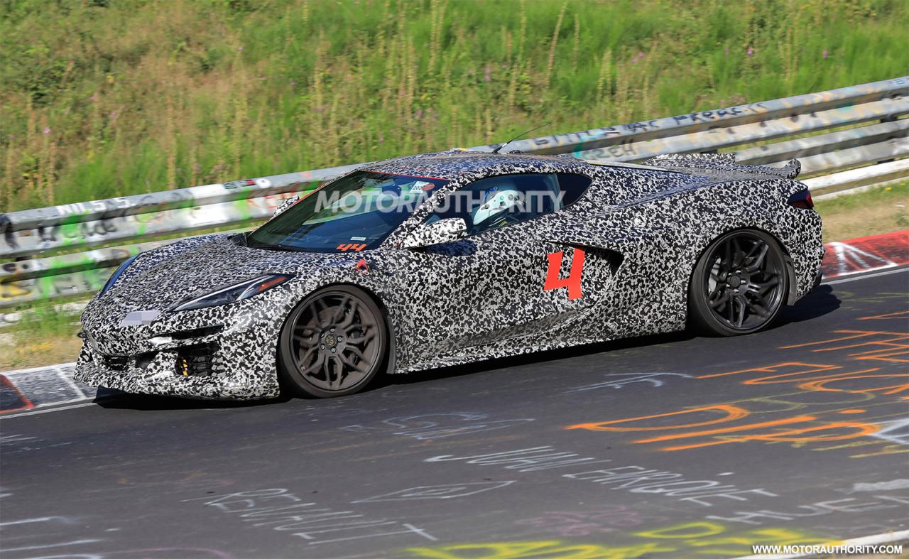 2023-chevrolet-corvette-e-ray-spy-shots--photo-credits-baldauf-sb-medien_100848446_h.jpg