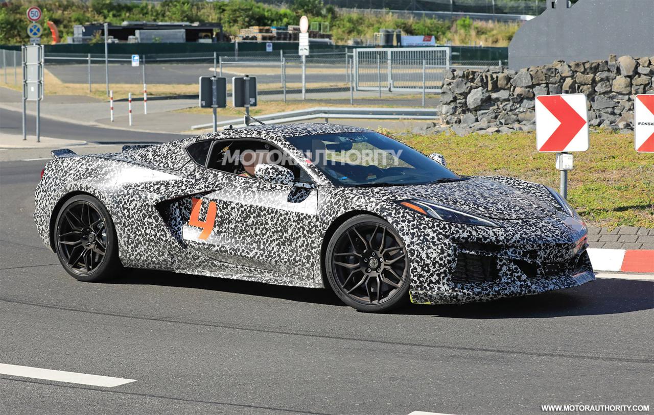 2023-chevrolet-corvette-e-ray-spy-shots--photo-credits-baldauf-sb-medien_100848453_h.jpg