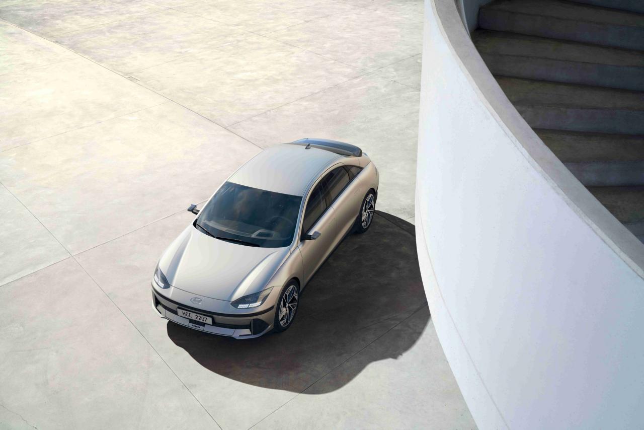 2024-Hyundai-Ioniq-6-1.thumb.jpg.bcfc7485fd2702a643c7bfdce79cbf5d.jpg