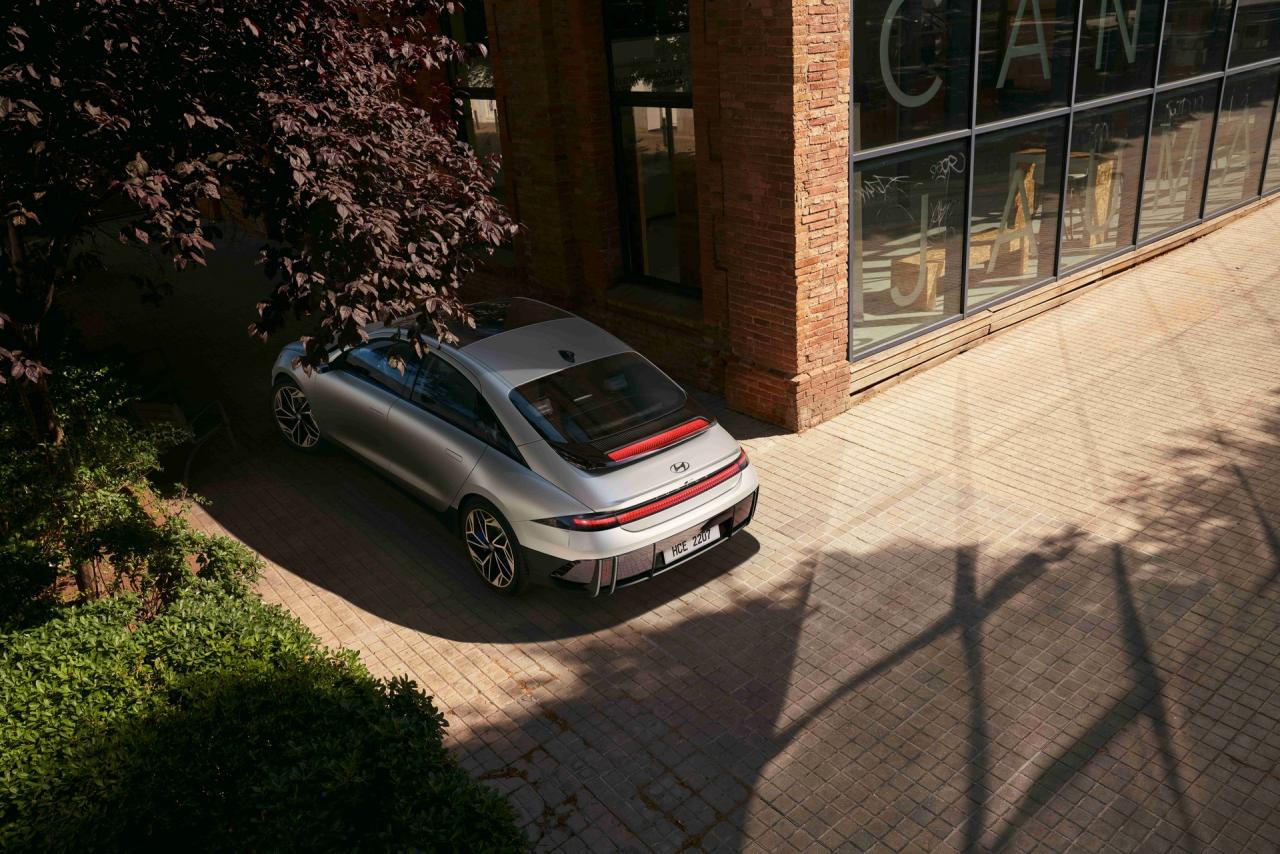 2024-Hyundai-Ioniq-6-3.thumb.jpg.13b9ad6b169374a1a1fa64fe82d8fef4.jpg