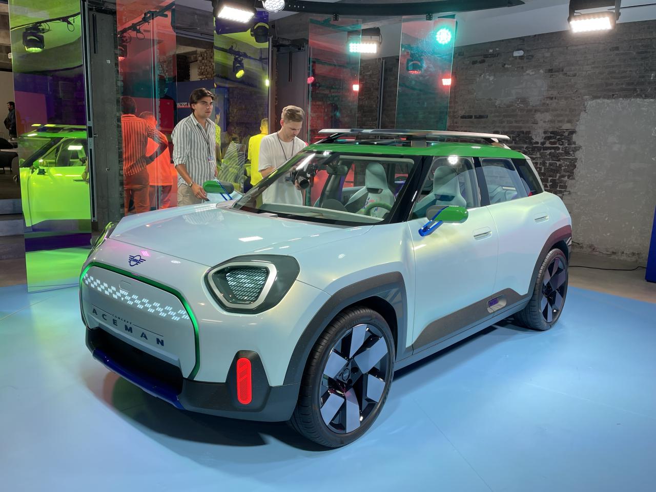 S0-mini-aceman-concept-le-nouveau-crossover-urbain-electrique-de-mini-722016.thumb.jpg.e93735c9a0d2257a25fb7331a68ef06a.jpg