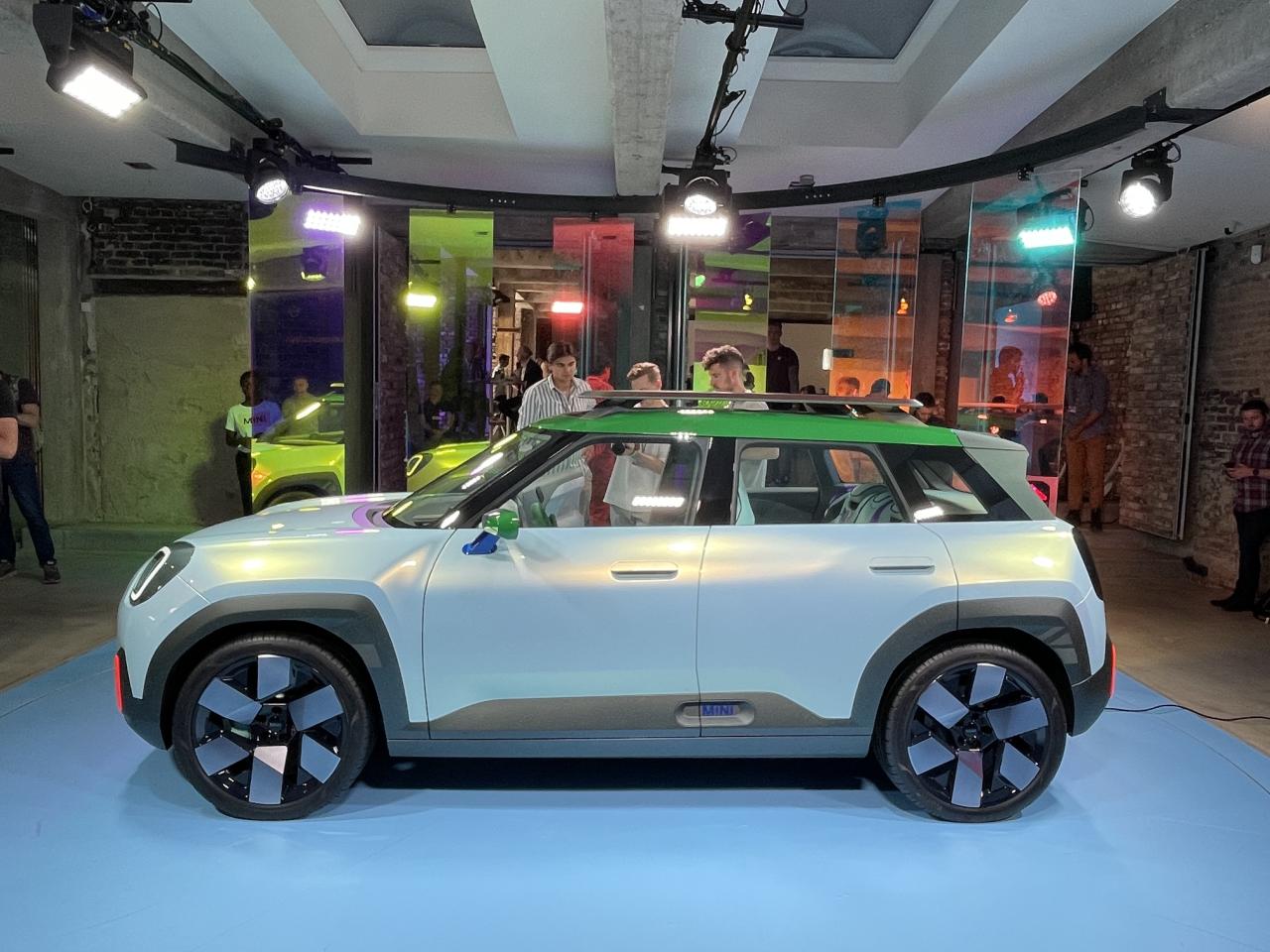 S0-mini-aceman-concept-le-nouveau-crossover-urbain-electrique-de-mini-722017.thumb.jpg.ca9b48a8a426e6e66cf06c152fa04bbe.jpg