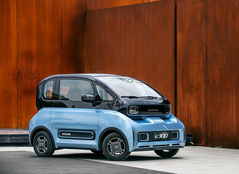 baojun-e300-01.jpg.ddf9d600ac0c318bbf292314ec370bcd.jpg