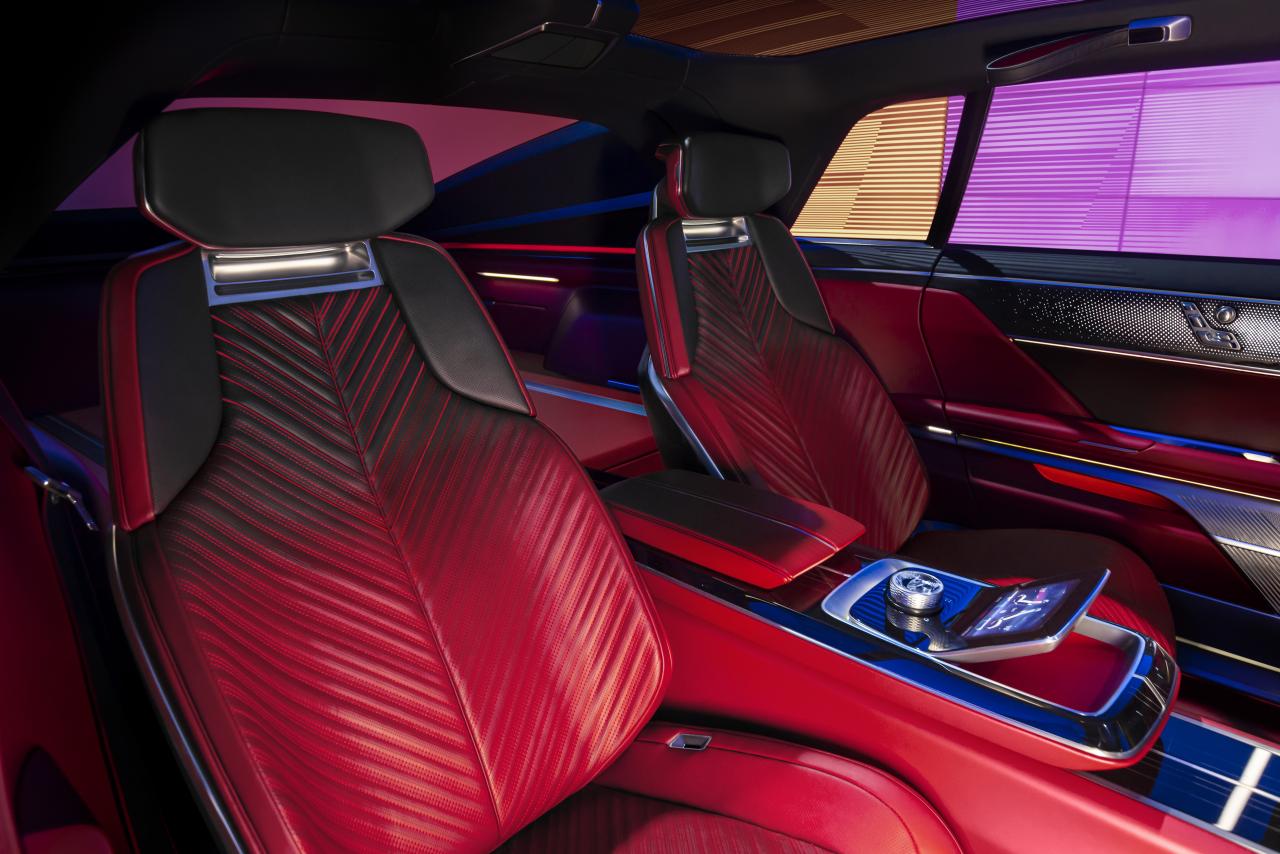 cadillac-celestiq-show-car-19.thumb.jpg.11c069e1844fbc1cac6accb924b5541f.jpg