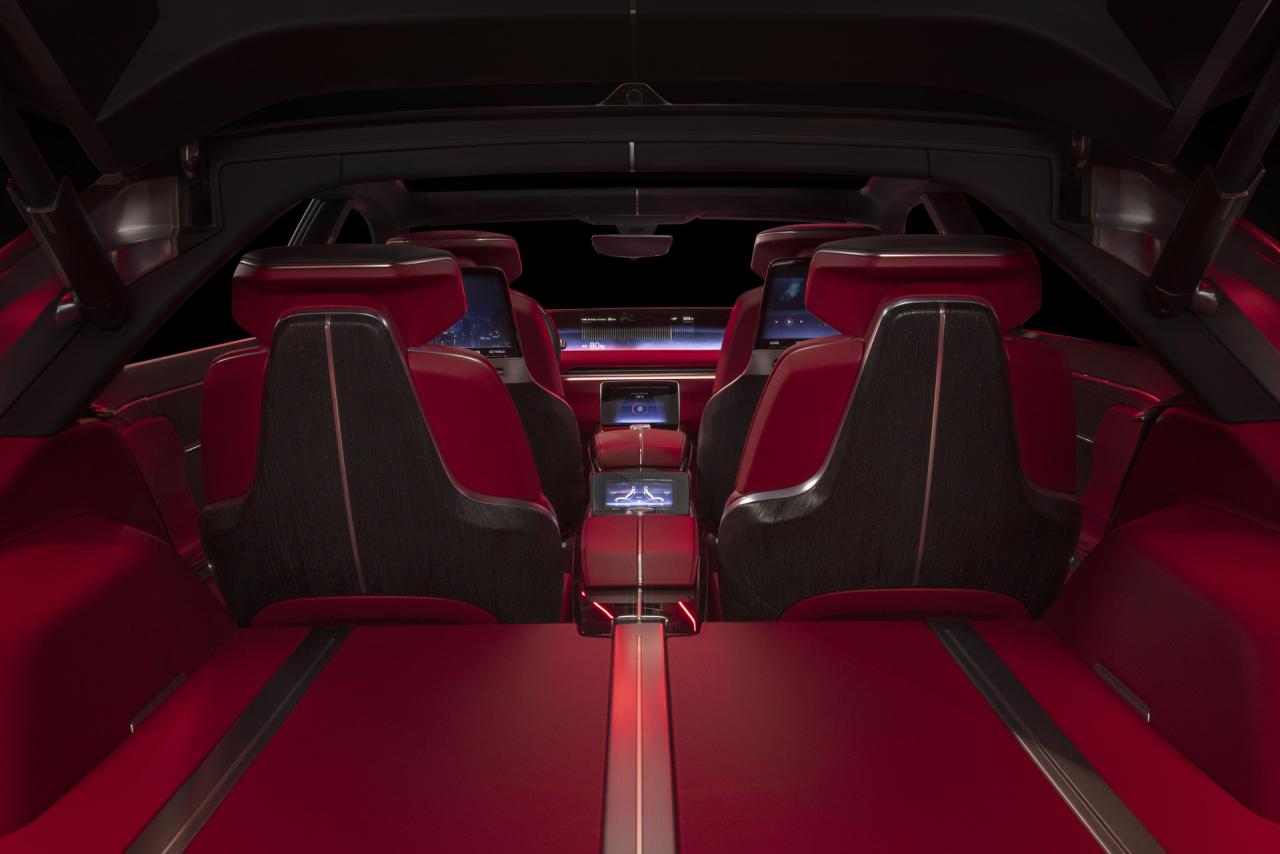 cadillac-celestiq-teaser_100847537_h.jpg