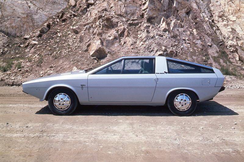 https-_id.hypebeast.com_files_2021_06_Battlegrounds-tango-teaser-video-hyundai-pony-coupe-concept-car-02.jpg.e2f1645eff35309149882c316fdb7290.jpg