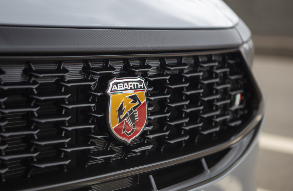 pulse_abarth_2.jpg.da0dc0b82e6c2bd3eb9cbaa3d5f224fd.jpg