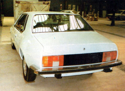 1482806777_Renault_40-Torino_IKA_coup_prototipo_retro.jpg.f8a6c4440b3dc7c3f31837e0597cb229.jpg