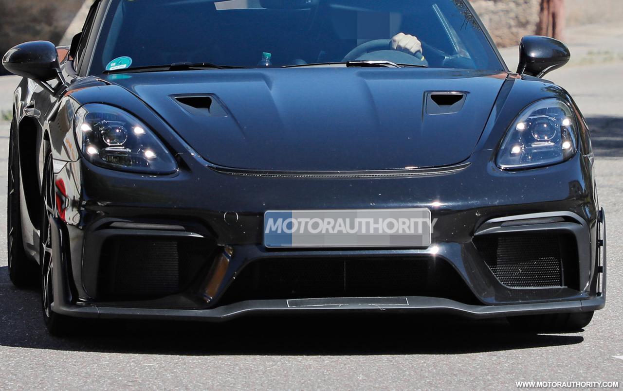 2023-porsche-718-boxster-spyder-rs-spy-shots--photo-credits-baldauf-sb-medien_100850345_h.jpg
