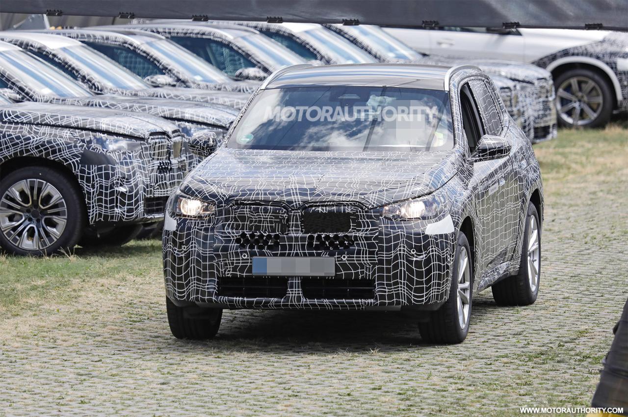 2025-bmw-x3-plug-in-hybrid-spy-shots--photo-credits-baldauf-sb-medien_100850202_h.jpg