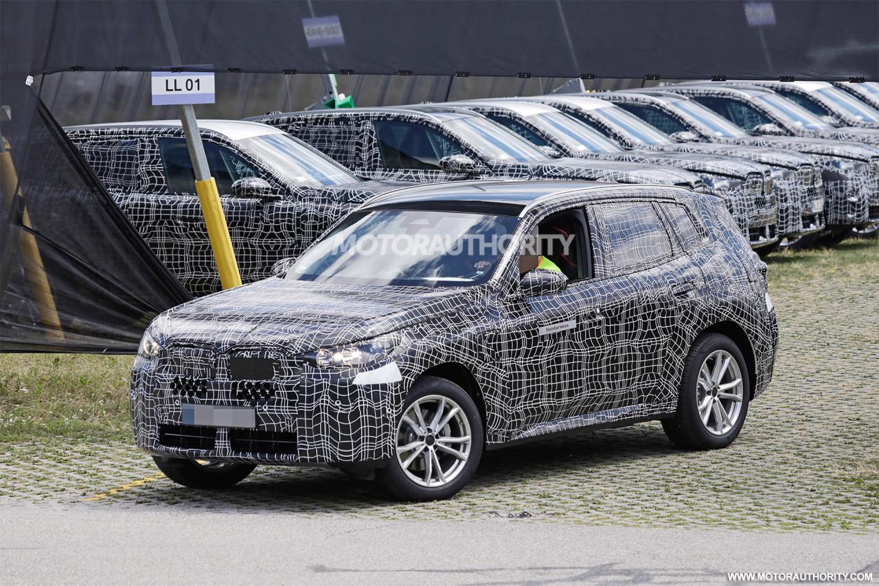 2025-bmw-x3-plug-in-hybrid-spy-shots--photo-credits-baldauf-sb-medien_100850204_h.jpg