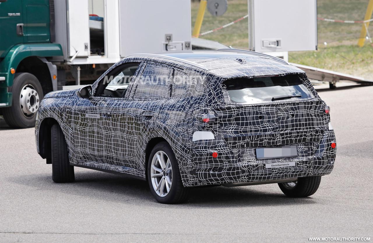2025-bmw-x3-plug-in-hybrid-spy-shots--photo-credits-baldauf-sb-medien_100850208_h.jpg