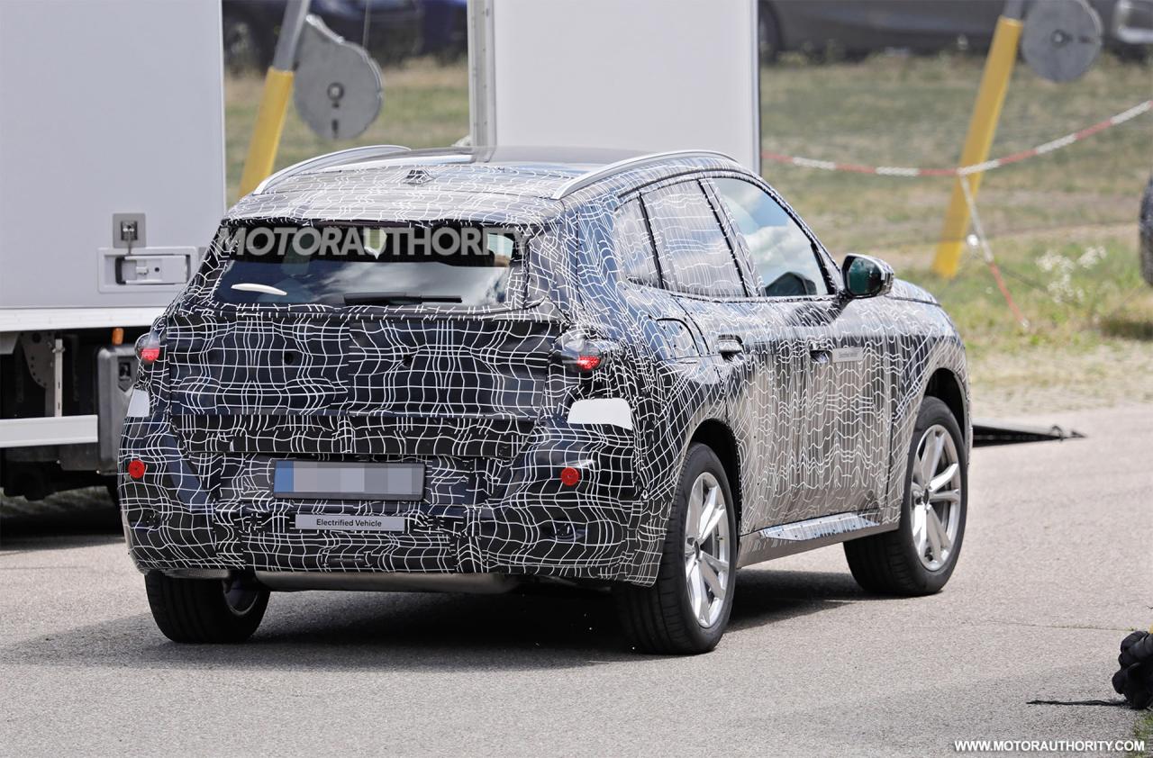 2025-bmw-x3-plug-in-hybrid-spy-shots--photo-credits-baldauf-sb-medien_100850210_h.jpg