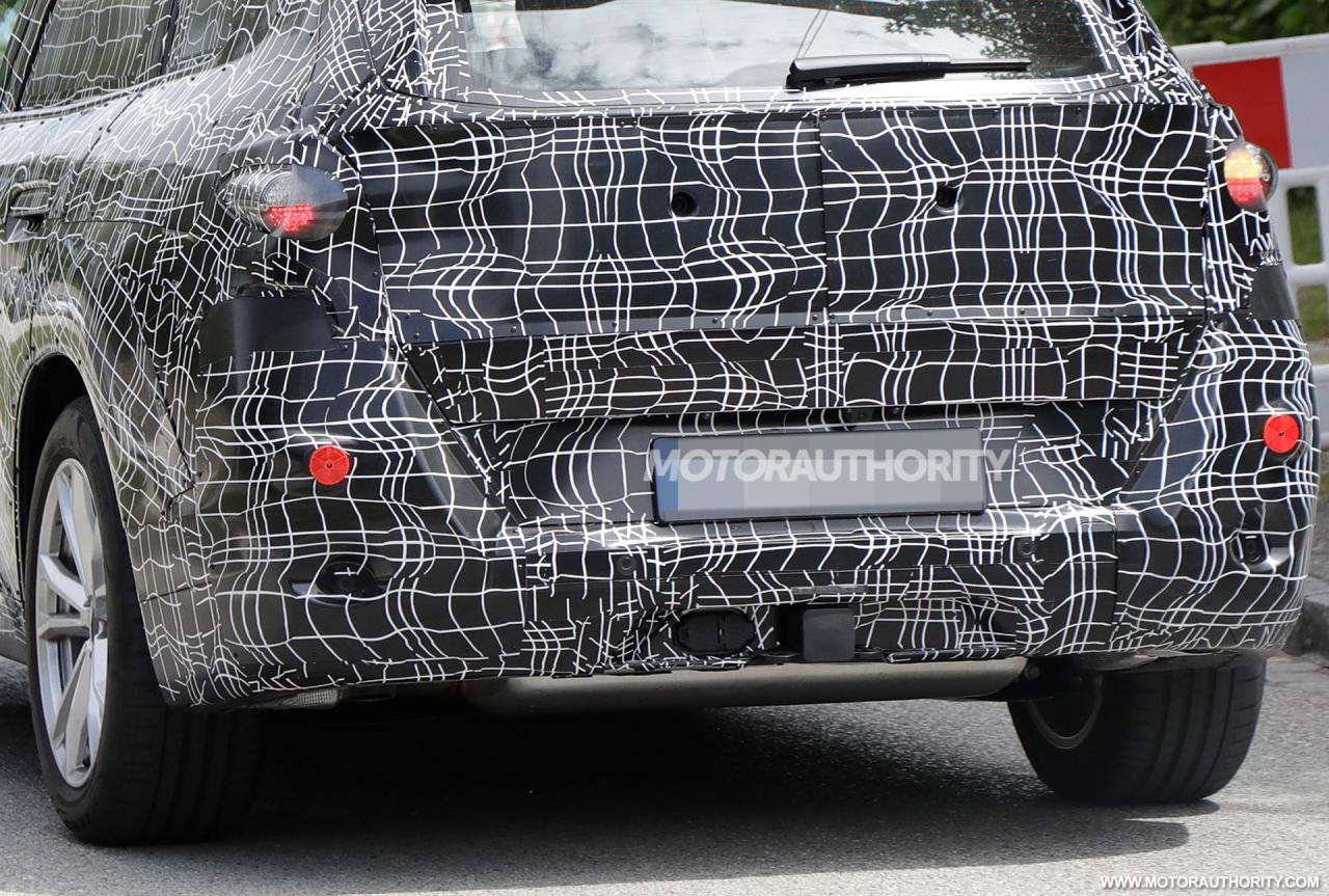 2025-bmw-x3-plug-in-hybrid-spy-shots--photo-credits-baldauf-sb-medien_100850219_h.jpg