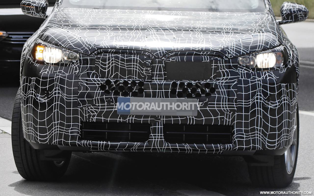2025-bmw-x3-plug-in-hybrid-spy-shots--photo-credits-baldauf-sb-medien_100850221_h.jpg