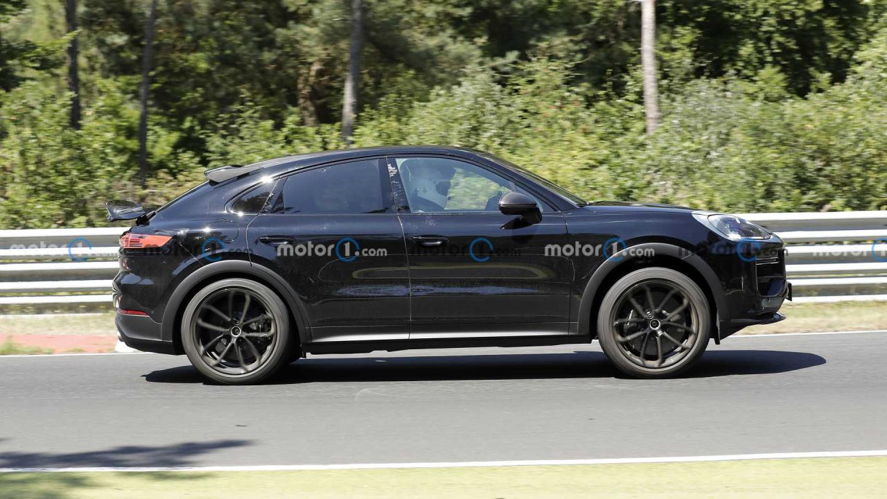 porsche-cayenne-coupe-gts-facelift-spy-photo (2).jpg