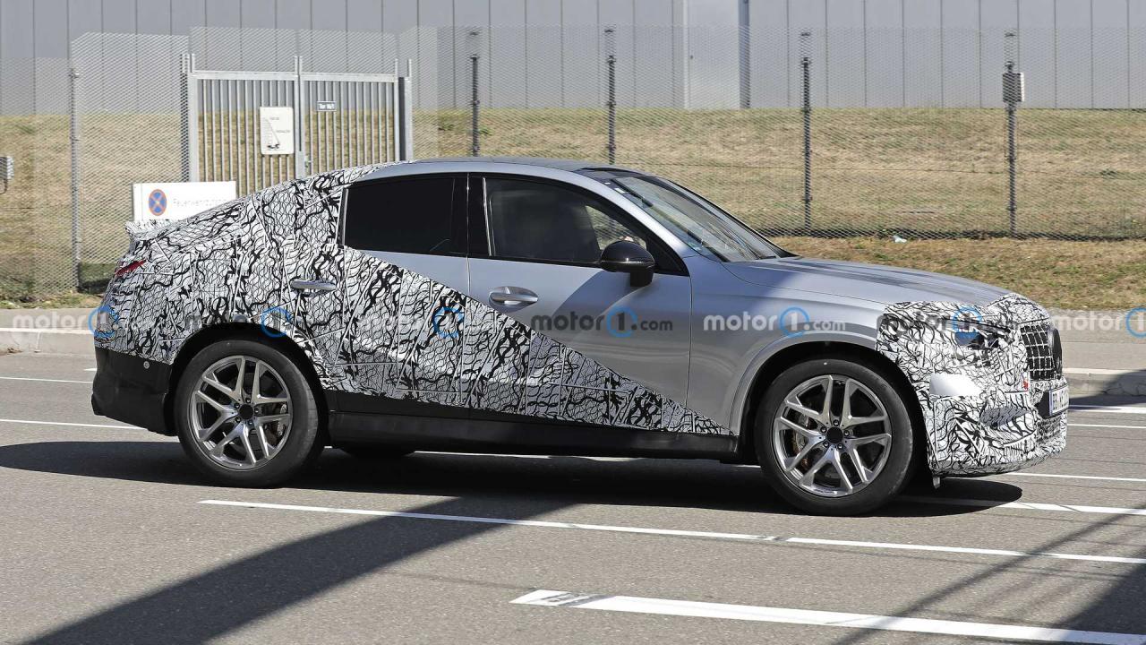 mercedes-amg-glc-63-coupe-spy-photos (2).jpg
