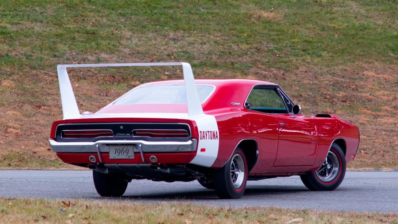 Dodge-Charger-Daytona-1969-Mecum-5.jpg