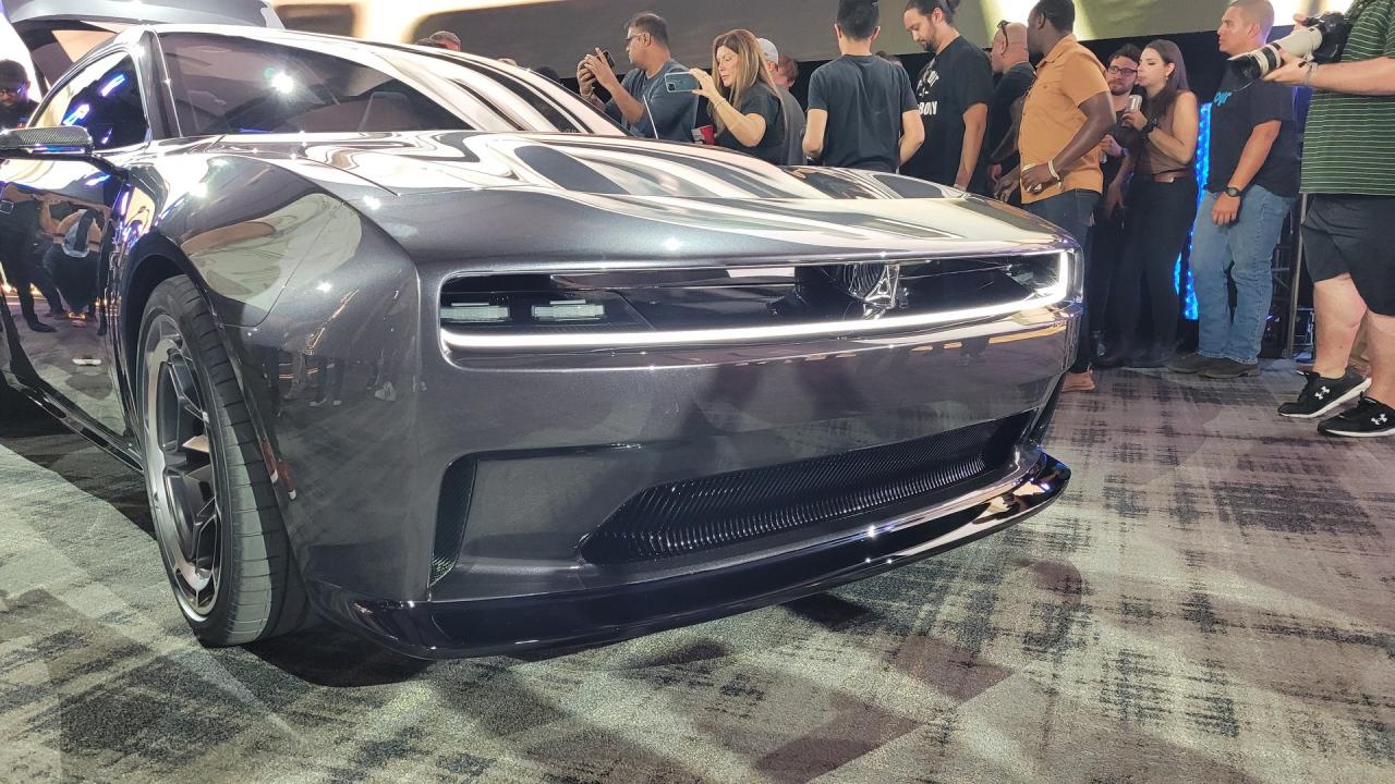 Dodge-Charger-Daytona-SRT-Concept-Live-2-14.jpg