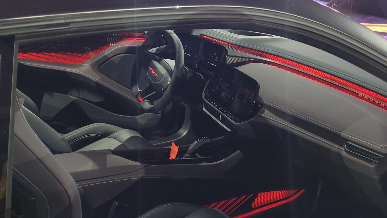 Dodge-Charger-Daytona-SRT-Concept-Live-2-24.jpg