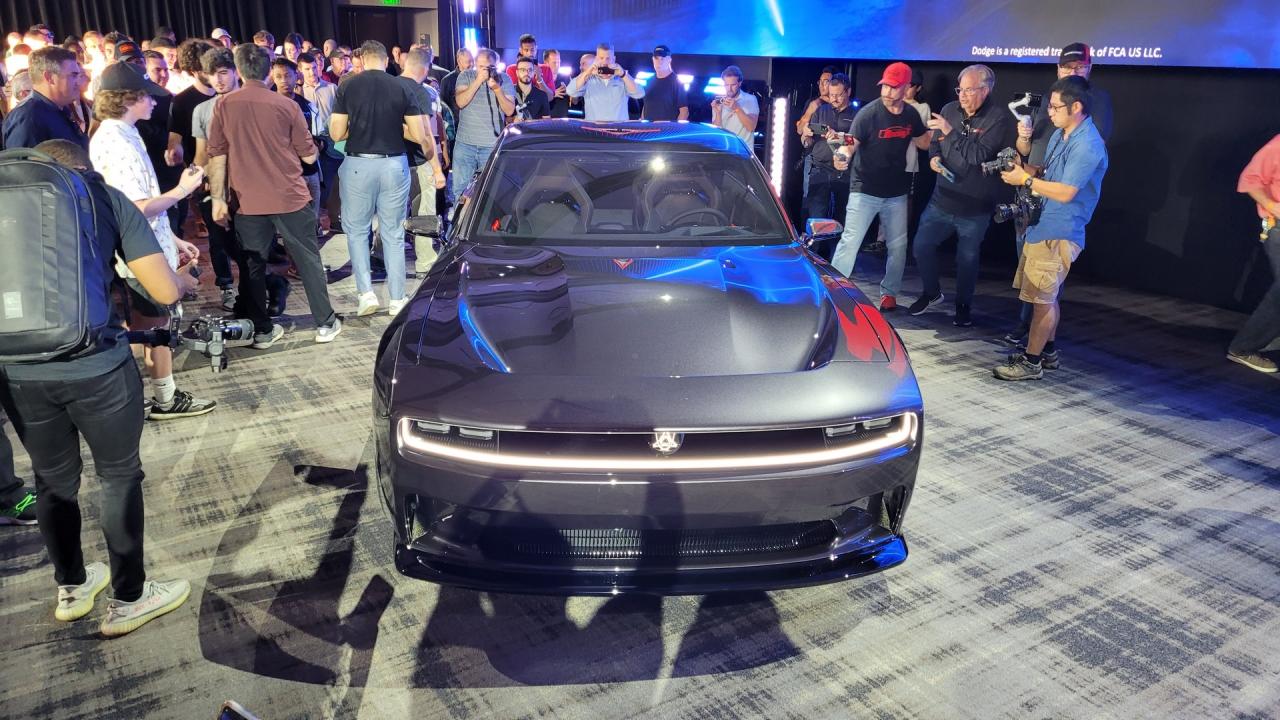 Dodge-Charger-Daytona-SRT-Concept-Live-7.jpg