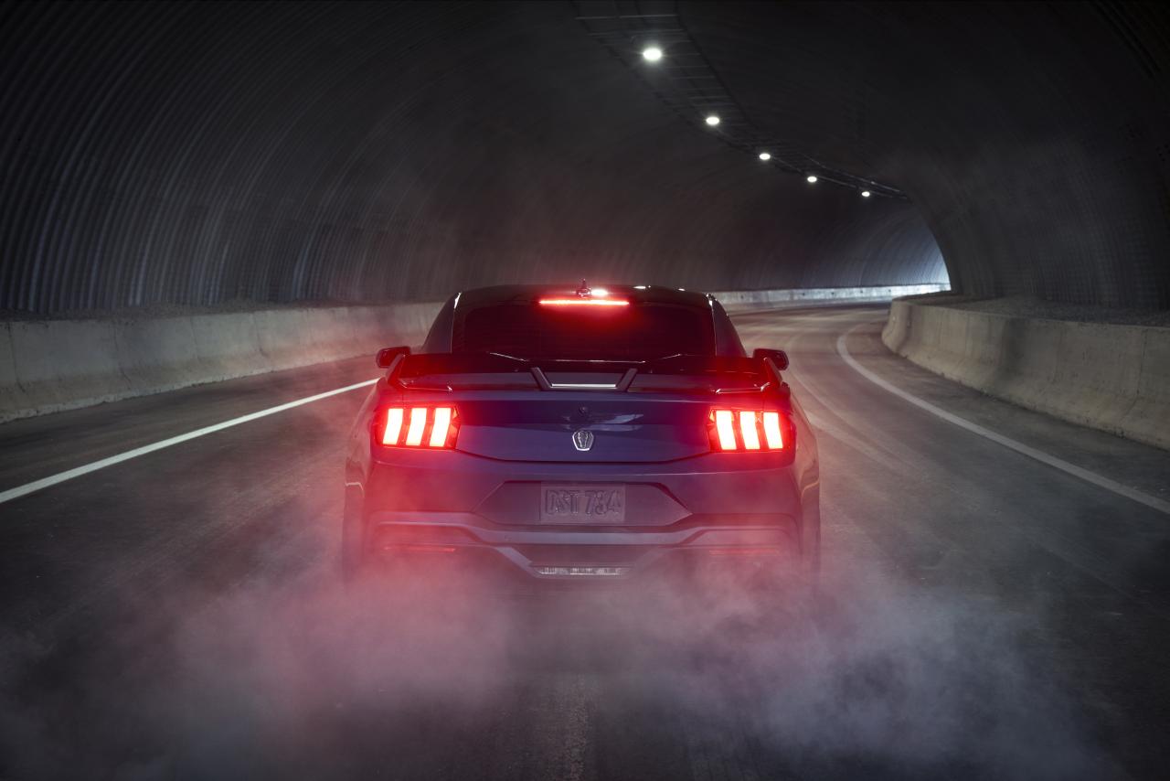 Mustang Dark Horse 06.jpg