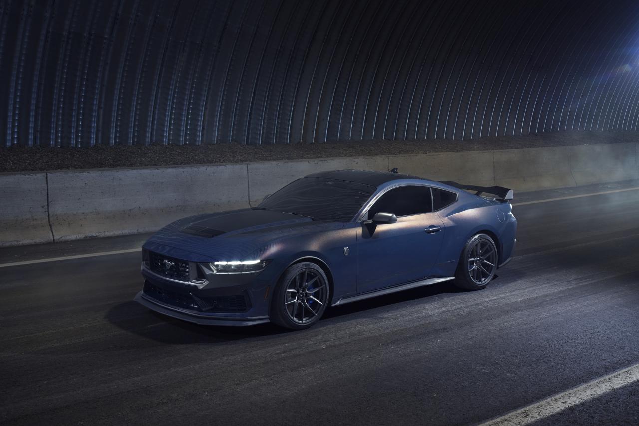 Mustang Dark Horse 05.jpg