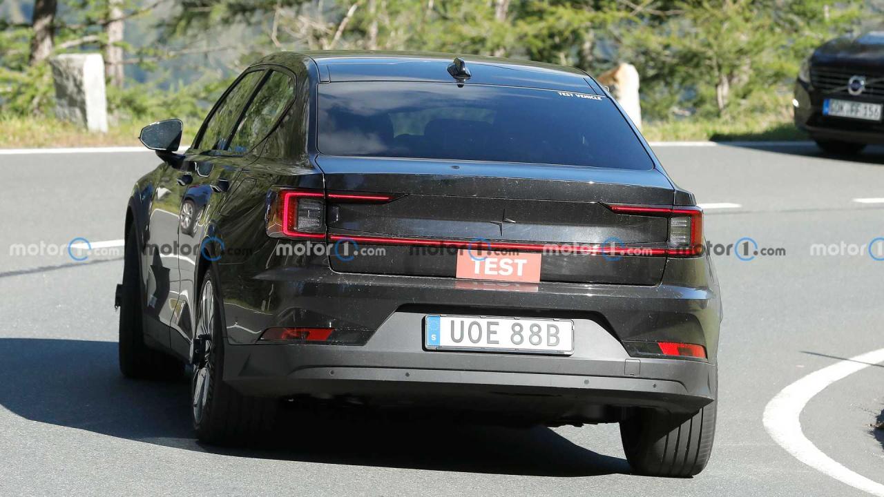 polestar-2-facelift-spy-photo (2).jpg