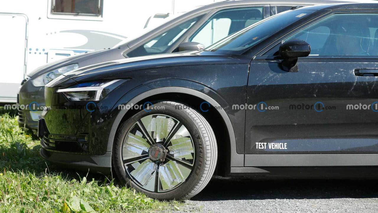 polestar-2-facelift-spy-photo (5).jpg