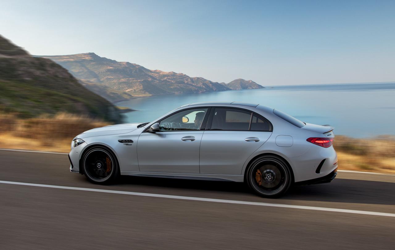 2023-Mercedes-AMG-C-63-S-E-PERFORMANCE-00004.jpg