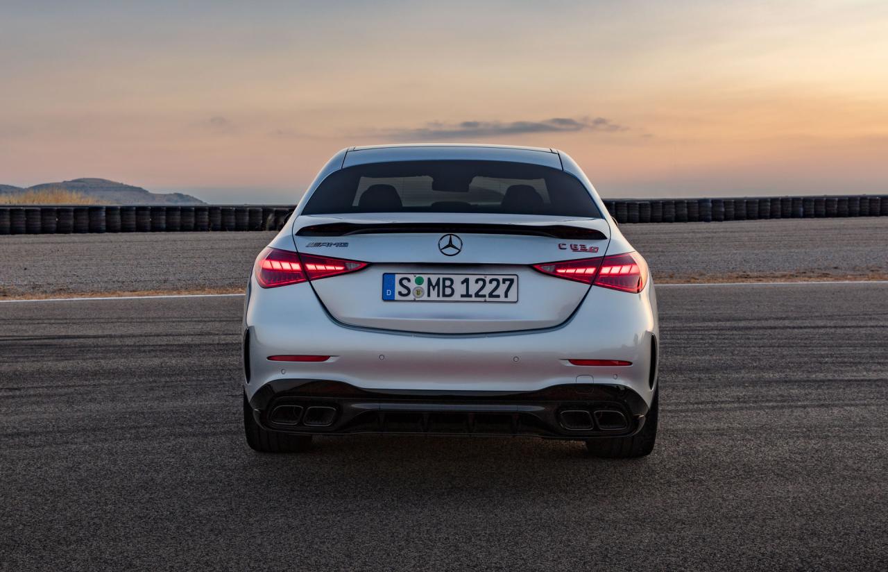2023-Mercedes-AMG-C-63-S-E-PERFORMANCE-00013.jpg