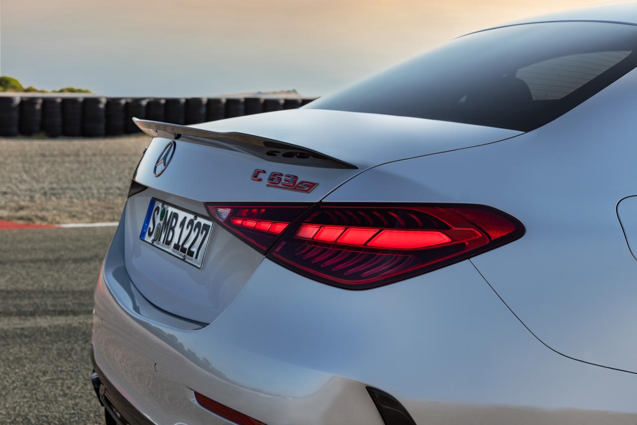 2023-Mercedes-AMG-C-63-S-E-PERFORMANCE-00019.jpg