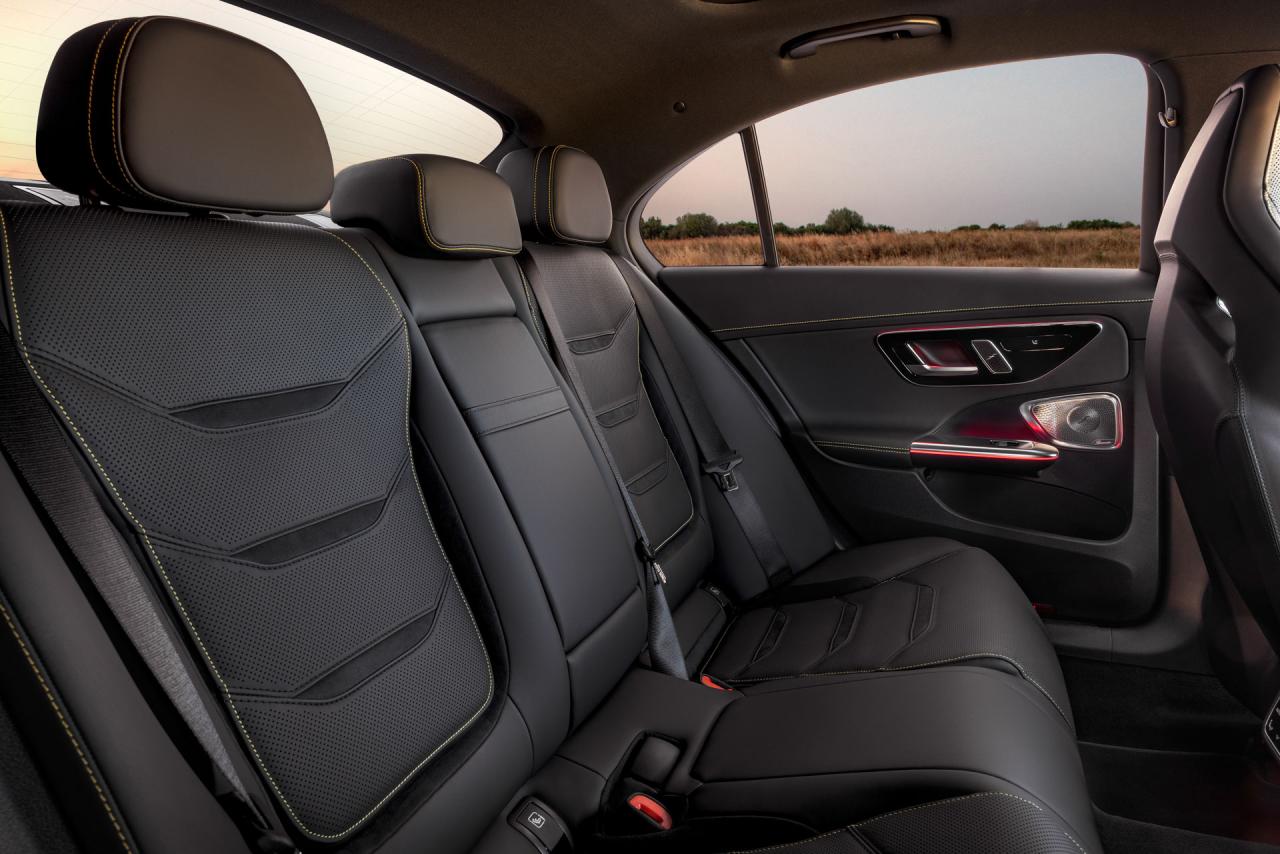 2023-Mercedes-AMG-C-63-S-E-PERFORMANCE-00025.jpg