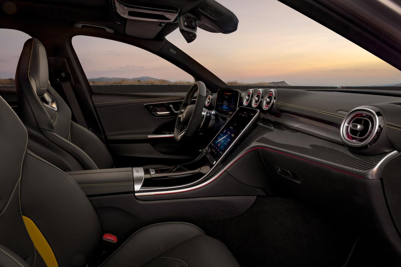 2023-Mercedes-AMG-C-63-S-E-PERFORMANCE-00026.jpg