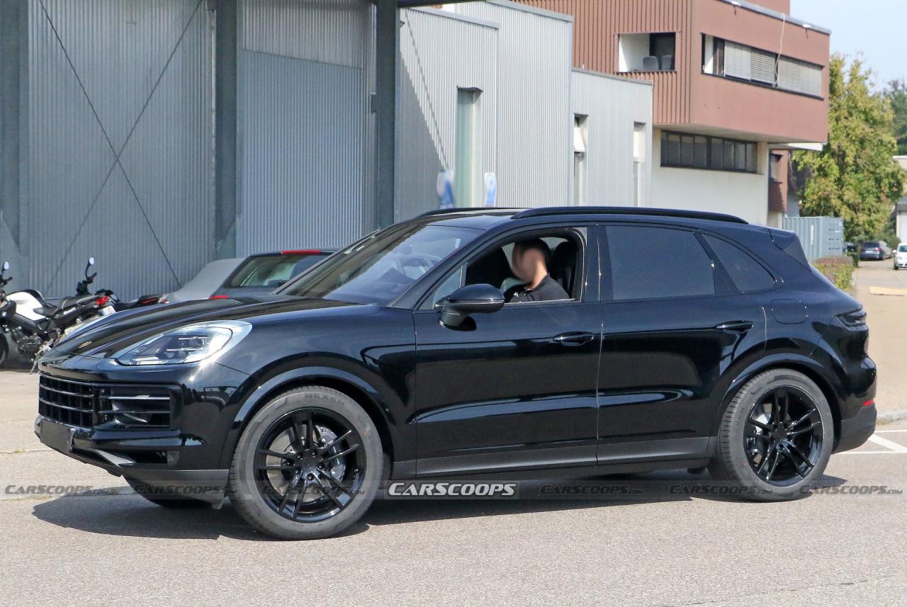 2023-Porsche-Cayenne-14.jpg