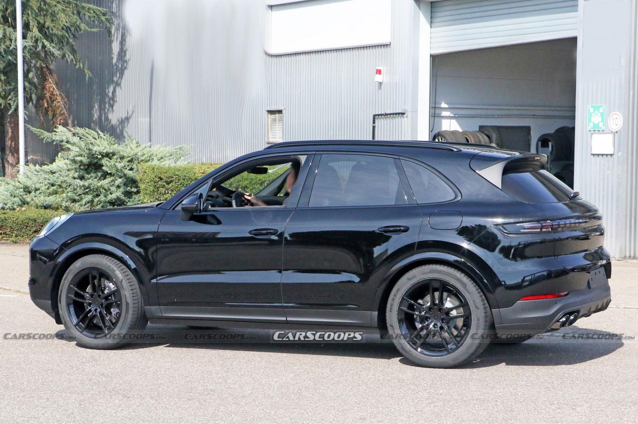 2023-Porsche-Cayenne-15.jpg