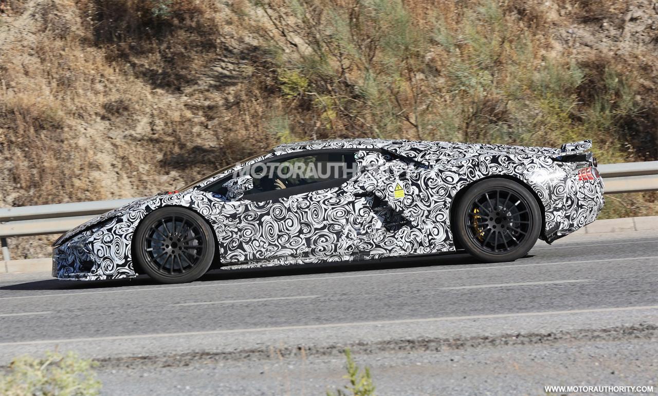 2023-lamborghini-aventador-successor-spy-shots--photo-credits-baldauf-sb-medien_100846973_h.jpg