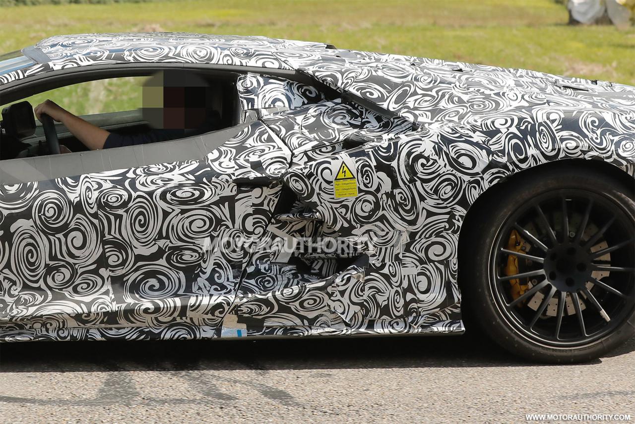 2023-lamborghini-aventador-successor-spy-shots--photo-credits-baldauf-sb-medien_100855957_h.jpg