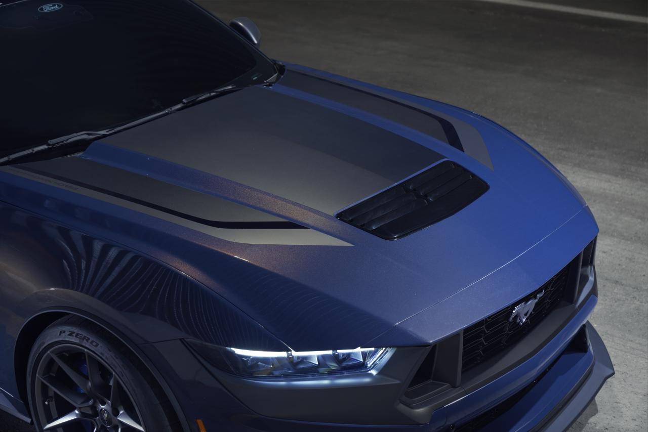 Mustang Dark Horse 03.jpg