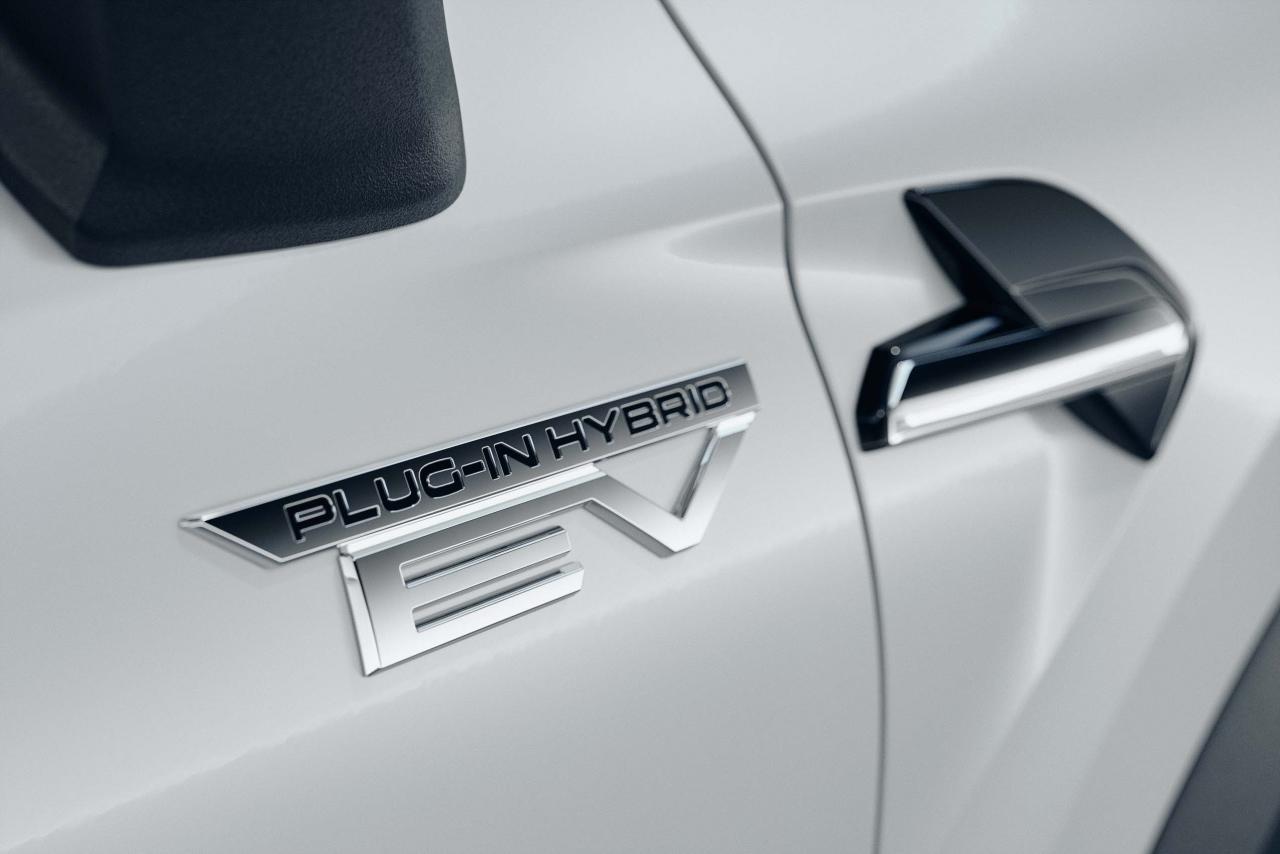 23my_asx_hev_instyle_phev_badge_side.jpeg