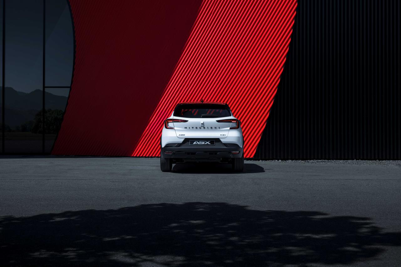 23my_asx_phev_instyle_image_rear_pr_lr.jpg
