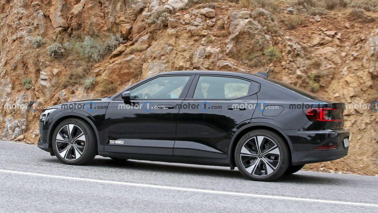 polestar-2-side-view-facelift-spy-photo (1).jpg
