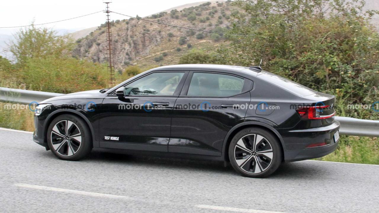 polestar-2-side-view-facelift-spy-photo (2).jpg