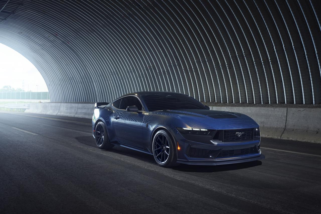 Mustang Dark Horse 07.jpg