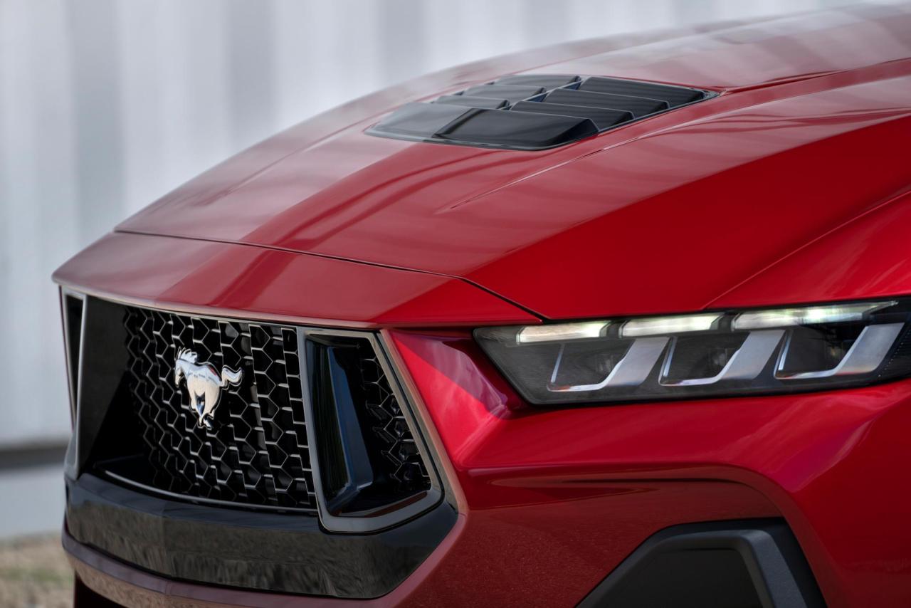 NEW_FORD_MUSTANG_13-LOW.thumb.jpg.e66627503fa944b52d0297e643369998.jpg